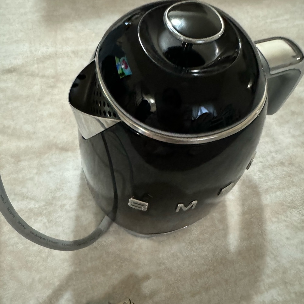 Black Electric Kettle - Picture 2 of 5
